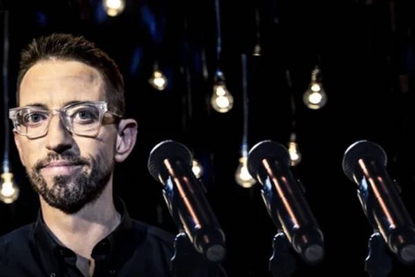 Neal Brennan's 3 Mics comedy special on Netflix