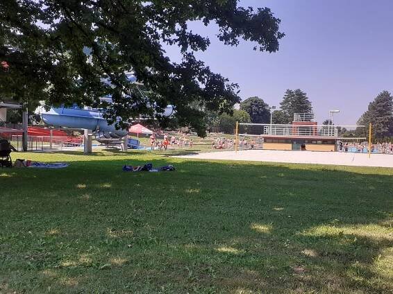 OBRAZEM: Tropy přilákaly na opavský sádrák i koupaliště davy lidí