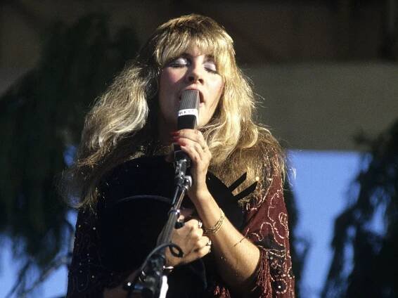 19 Dreamy Vintage Pictures of Stevie Nicks That Prove She’s Forever Been a Boho Muse
