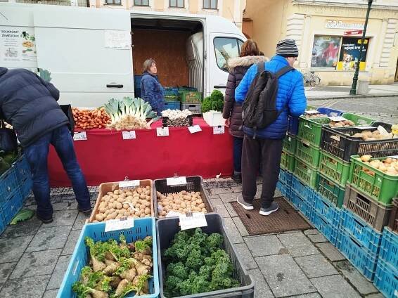 FOTO, VIDEO: Lounské farmářské trhy voněly trdelníkem, uzeninou i pečivem