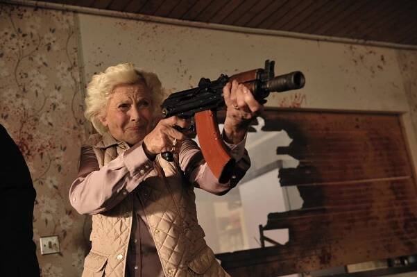 Honor Blackman - Zevláci vs. Zombíci - Z filmu