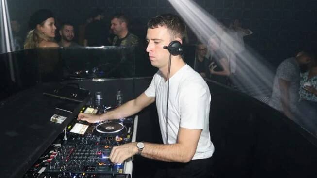 DJ Jackmaster zemřel na španělském ostrově Ibiza.