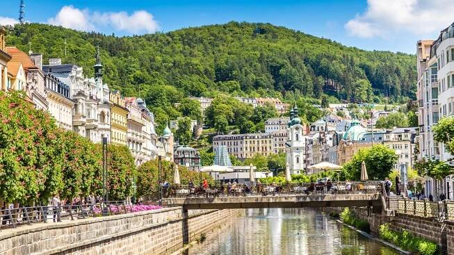 Bez festivalu, zato pro turisty! Zažijte Karlovy Vary jinak - Proženy.cz