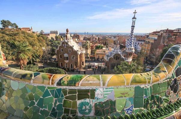 The Beauty of Barcelona for Lovers - What to See and Where to Stay