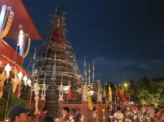 Wat Phan Tao Loy Krathong Chiang Mai – TIMEtoMOSEY
