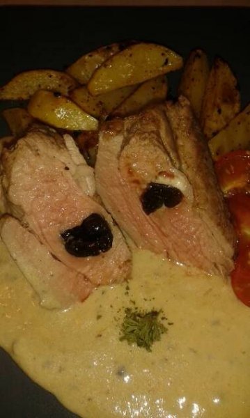 Recept: Plněná panenka švestkou na nivové omáčce