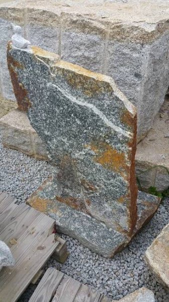 Gartenmoebel, Mauerstein, Steintisch, Feuerstelle, Feuer im Garten, Feuertisch, Findlinge zum Garten, Produkte aus Findlingen
