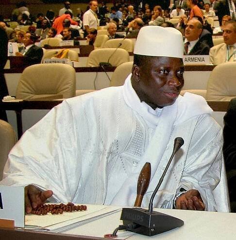 Gambii hrozí dvouvládí a vojenská intervence, stovky lidí utíkají do Senegalu