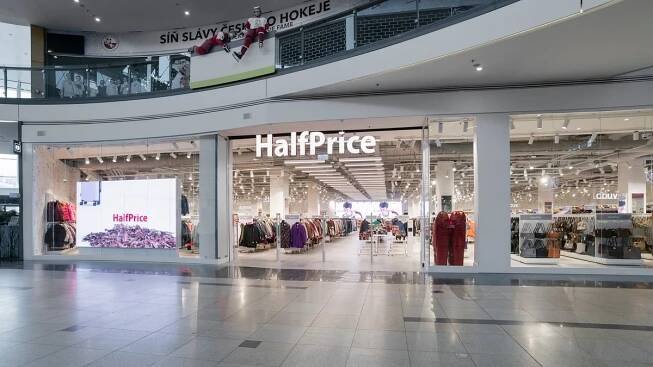 Do Česka míří další obchod s oblečením. V Praze otevřel HalfPrice