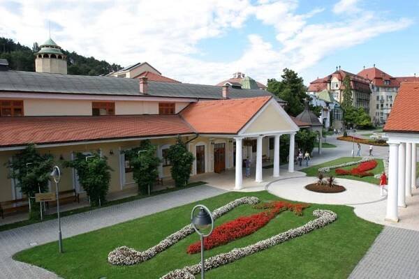 Piešťany - Jalta Ensana Health Spa Hotel ** | Slovenské Lázně - Slovensko 