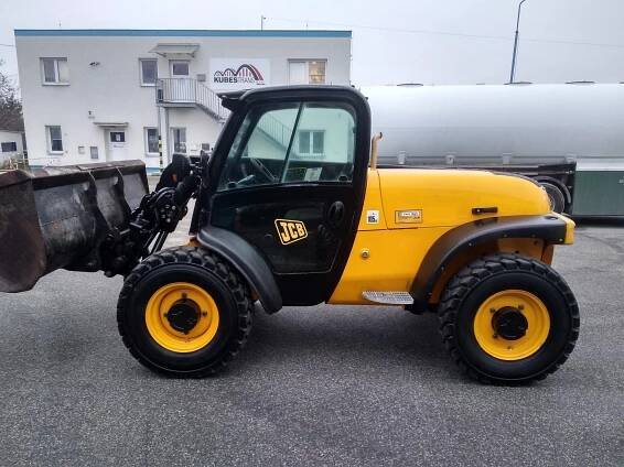 Teleskopický manipulátor JCB 524-50