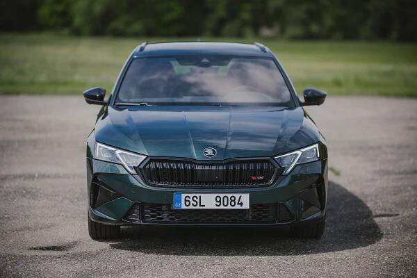 Kombíková Octavia RS je po faceliftu silnější, ale pořád praktická. Jak je to ale se spotřebou benzinového dvoulitru?