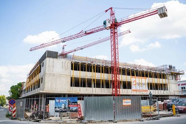 Stavba parkovacího domu u Městské nemocnice Ostrava jde podle plánu – Ostravak hnutí občanů