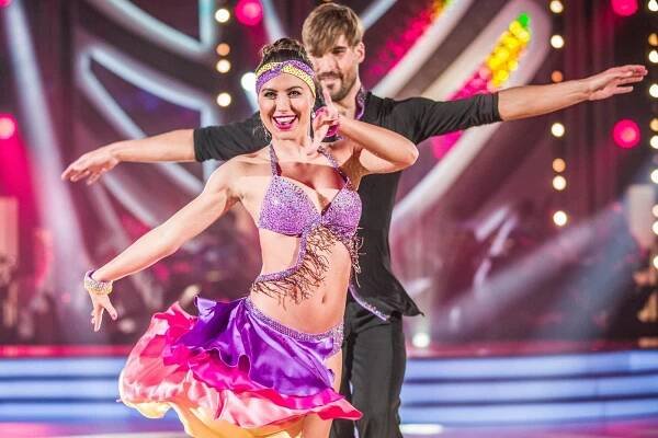 Průhledné body a rozparek až k rozkroku: Sexy tanečnice Lálová na StarDance poutala pozornost odvážným modelem