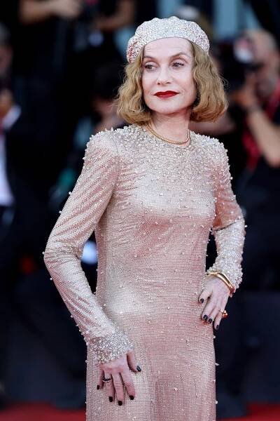 Isabelle Huppert’s Bob Is The Definition Of French-Girl Magic
