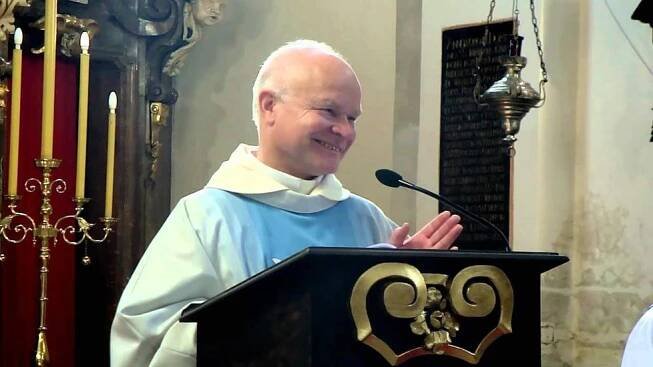 Kardinál Vlk: „Volají mi stovky lidí.“ V Karlíně s nemocí nebojuje náhodou
