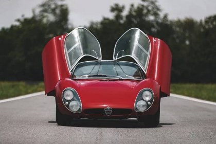 Alfa Romeo 33 Stradale Zdroj: Alfa Romeo