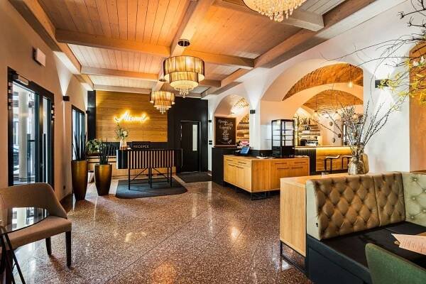Jižní Morava (nejen) pro vinaře: Hotel Mariel *** v centru Znojma se snídaněmi a degustací 12 vzorků vín