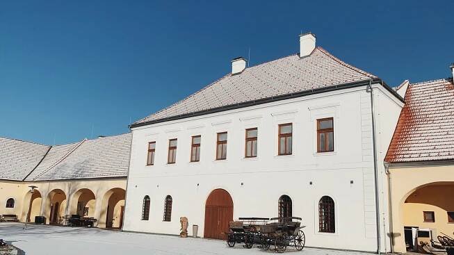Zimní romantika na farmě: počítání oveček a tak trochu jiná vyjížďka na bobech