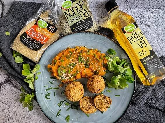 Falafel s batátovým pyré a hráškem | Apotheke