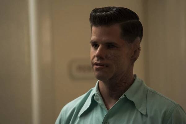 Charlie Carver - Ratchedová - Seznam stížností - Z filmu