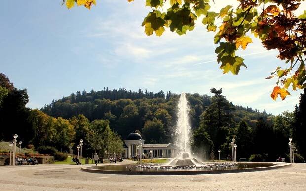Mariánské Lázně: 5* Hotel Esplanade Spa & Golf Resort s bazénem, Římskými lázněmi a procedurou + snídaně