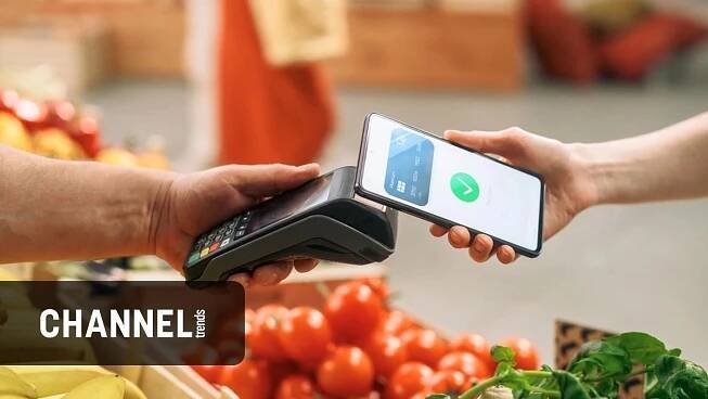 Většina Čechů platí mobilem, na oblibě získávají i náramky a prsteny - Channeltrends