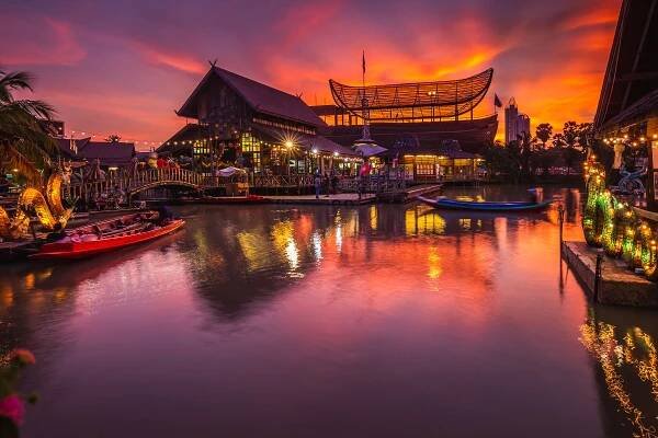 Pattaya Floating Market - vodný trh v Pattayi