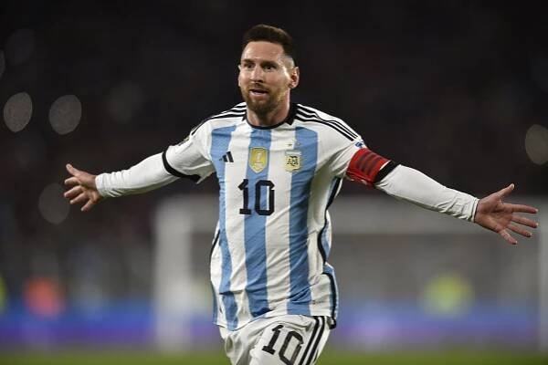 Lionel Messi: Age, Height, Net Worth, Wife & Jersey Details - The Biography World