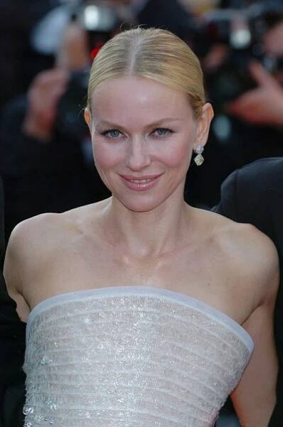 Najděte pět rozdílů: Naomi Watts v nové roli vypadá jako klon princezny Diany