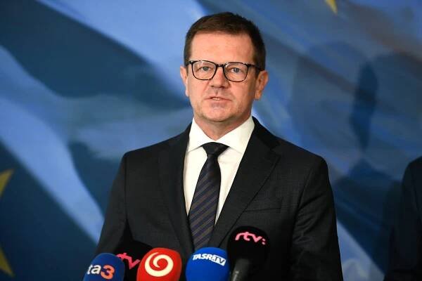 Krátenie eurofondov podľa Petra Kmeca zatiaľ Slovensku nehrozí