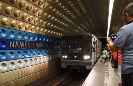 Studenti a senioři už si kupují zlevněné jízdné: Praha na tom tratí 208 milionů ročně
