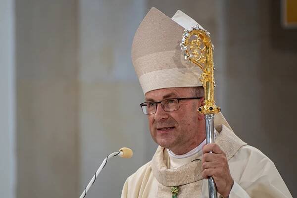Katedrálu v Ostravě zaplnili věřící, papežský nuncius jmenoval nového biskupa