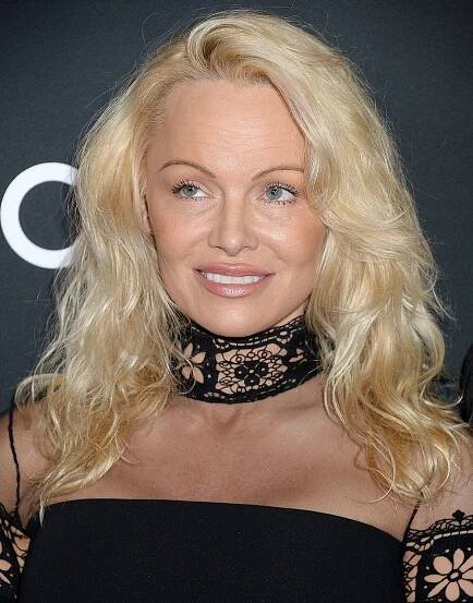 Je to vůbec ona? Pamela Anderson skoncovala s vyzývavým líčením a je z ní úplně jiná žena
