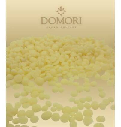 2606 kakaove maslo 100 domori pecky 1 kg sacek