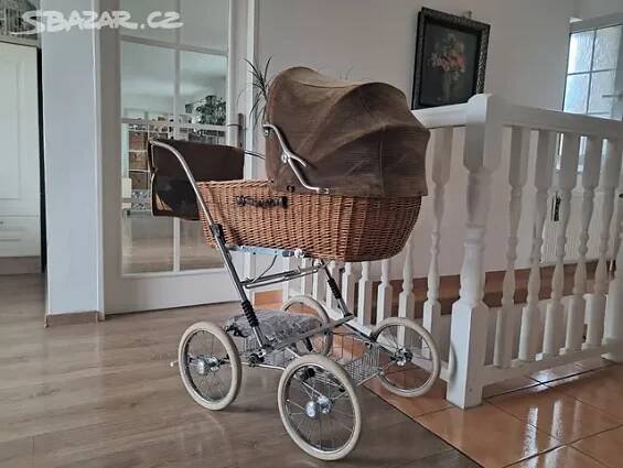 Retro kočárek na Dítě