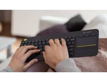 Logitech Wireless Touch Keyboard K400 Plus klávesnice