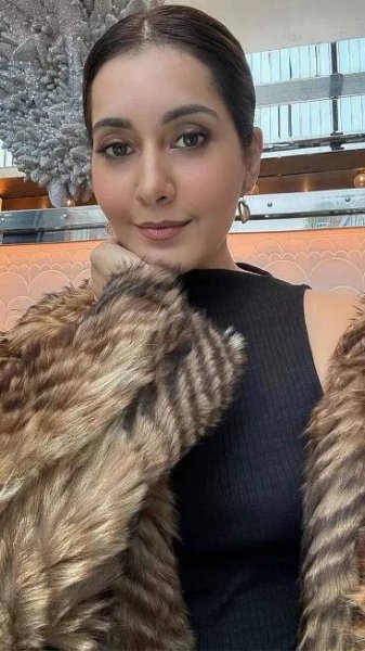 Raashii Khanna lights up London streets