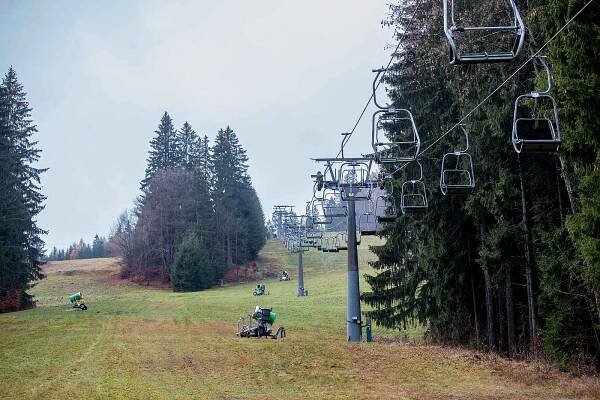 Lyžařské areály v Beskydech, 27. listopadu 2022, Staré Hamry. Ski Park Gruň.