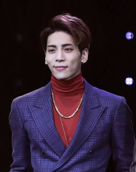 Jonghyun: Fans mourn death of SHINee K-pop star