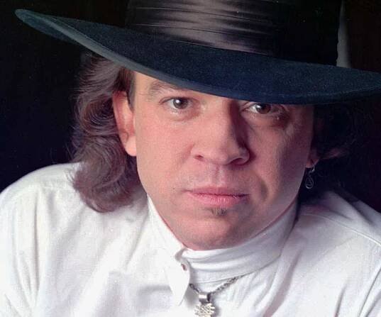 Stevie Ray Vaughan Biography - Childhood, Life Achievements & Timeline