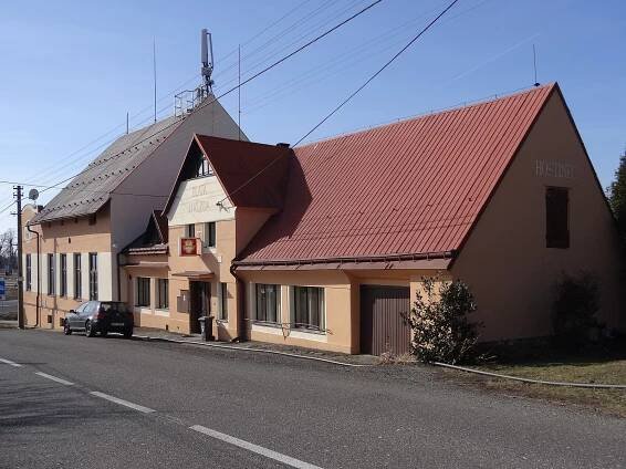 Soubor:Zlatá Hvězda u Žďárku - hostinec a sokolovna (1).jpg