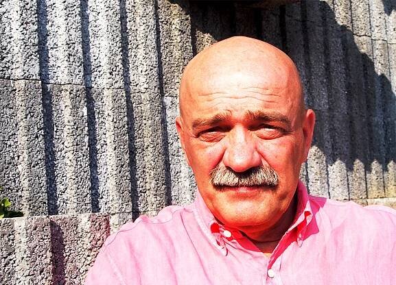 Tomáš Březina během rozhovoru pro Neovlivní.cz. Foto: David Binar, Neo
