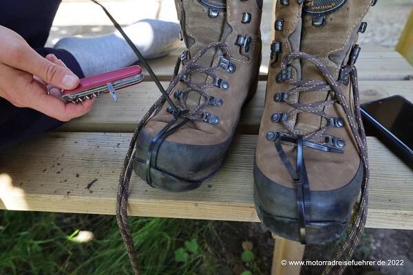 Trekkingschuh: Leder vs. Membranschuh - Motorradreisefuehrer.de | Rezensionen und objektive Tests