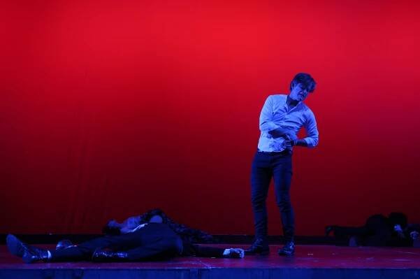 Hamlet_wounded.jpg