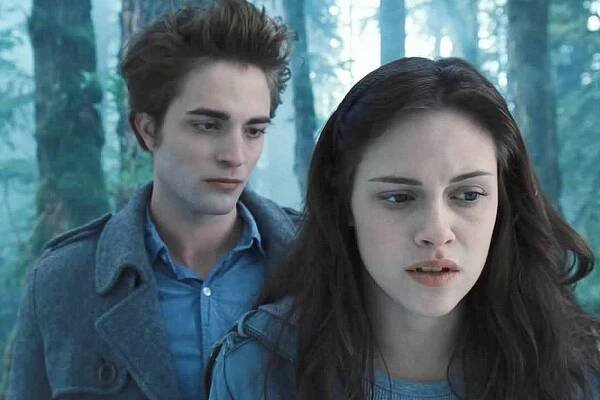 edward looking at Bella