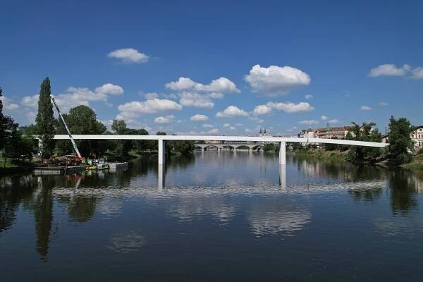 Lávka spojující Holešovice, Štvanici a Karlín. Foto: Skanska