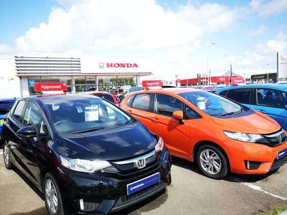 honda car dealership - velká británie - honda - stock snímky, obrázky a fotky