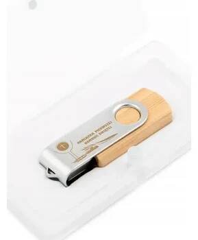 USB flash disk PENDRIVE SVATÉ PŘIJÍMÁNÍ VÁNOCE 2 GB + BOX + GRAVÍROVACÍ DŘEVĚNÝ flash disk pro svaté přijímání