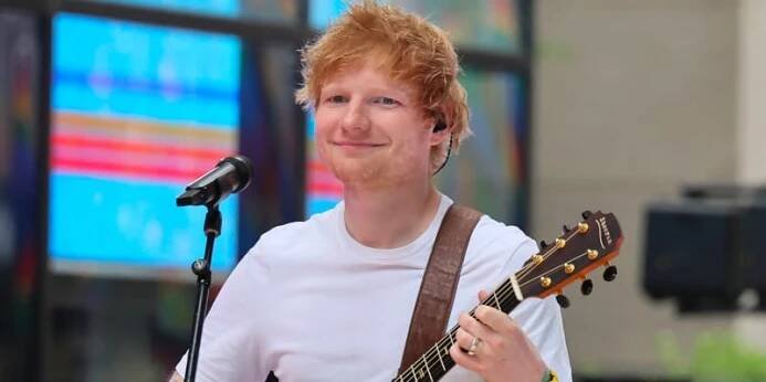 Ed Sheeran si na koncert pozval Ewu Farnou.